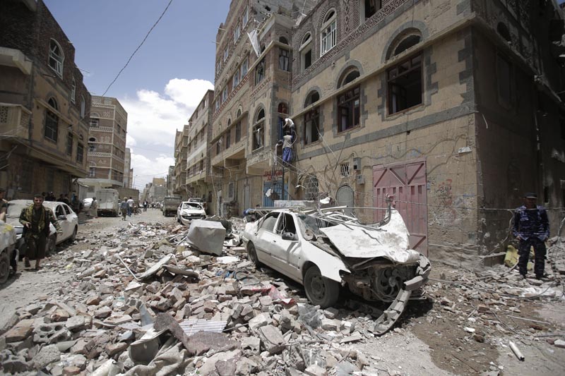 People inspect the site of an airstrike by Saudi-led coalition in Sanaa, Yemen, Thursday, May, 16, 2019. Photo: AP