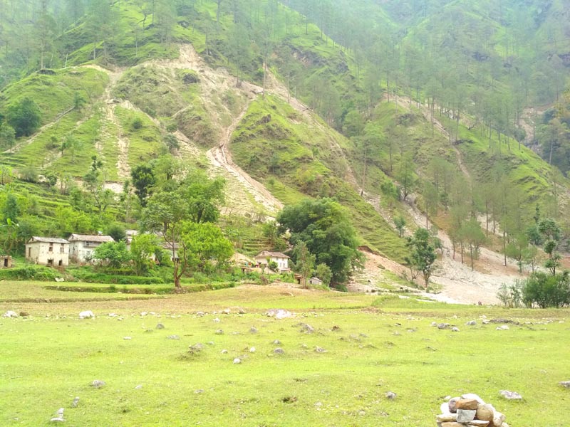 A view of settlements in Maimatola, Badimalika Municipality-1 of Bajura district, which is currently at a high risk of landslides. Photo: Prakash Singh/THT