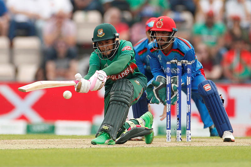 Bangladesh's Mushfiqur Rahim reaches a half century. Photo: Reuters