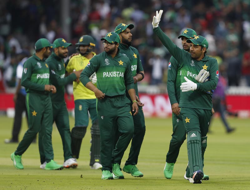 Pakistan's captain Sarfaraz Ahmed right waves to the fanes asthe team celebrates after they defeated South Africa by 49 runs in their Cricket World Cup match between Pakistan and South Africa at Lord's cricket ground in London, Sunday, June 23, 2019. Photo: AP