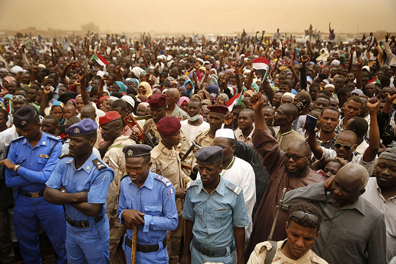 Sudanese policemen stand guard, as supporters of Gen Mohammed Hamdan Dagalo, the deputy head of the military council, better known as Hemedti, attend a military-backed rally, in Mayo district, south of Khartoum, Sudan, Saturday, June 29, 2019. Photo: AP