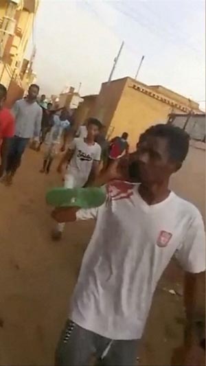 Protesters flee along side streets away from a sit-in, after security forces tried to disperse them, in central Khartoum, Sudan in this still frame taken from June 3, 2019 social media video. Photo: Sudan Congress Party/via Reuters
