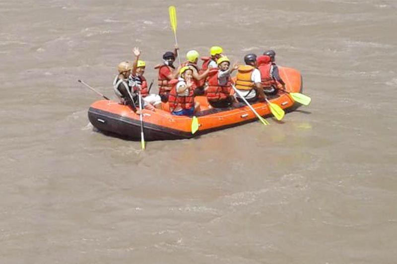 Test rafting being conducted at Phoxintar in the Sunkoshi River in Rautamai Rural Municipality, Udayapur, on Wednesday, June 19, 2019. Photo: THT