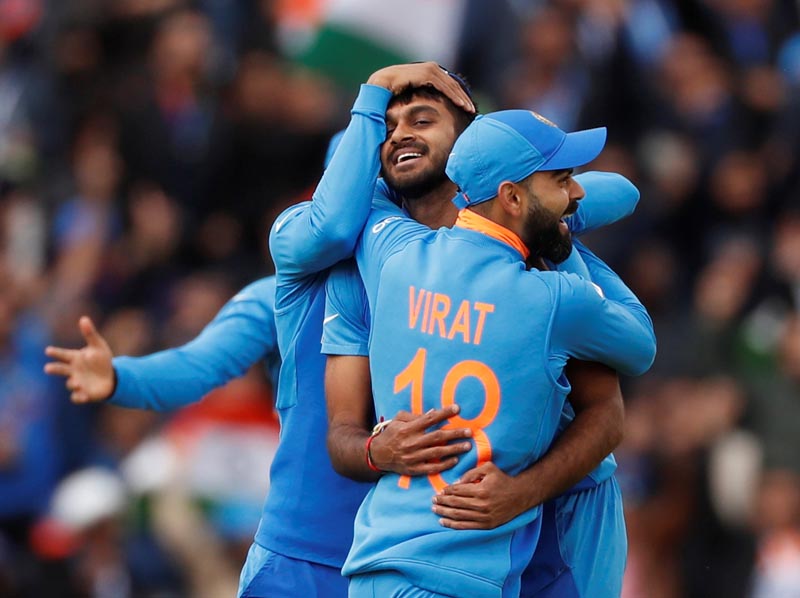 India's Vijay Shankar celebrates the wicket of Pakistan's Imam-ul-Haq with team mates in Manchester, June 16, 2019. Photo: Reuters