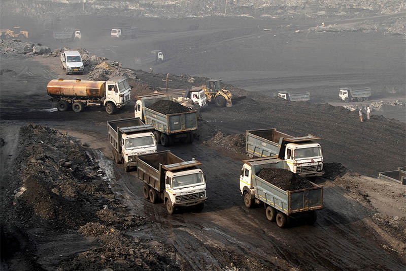 FILE PHOTO: Trucks move in the Mahanadi coal fields, near Talcher town in the eastern state of Odisha, India, March 28, 2012.  Photo: Reuters
