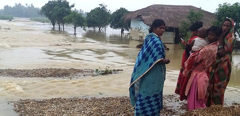 Locals observing the flood in Lalbakaiya River in Gaur Municipality, Rautahat, on Thursday, July 25, 2019. Photo: THT