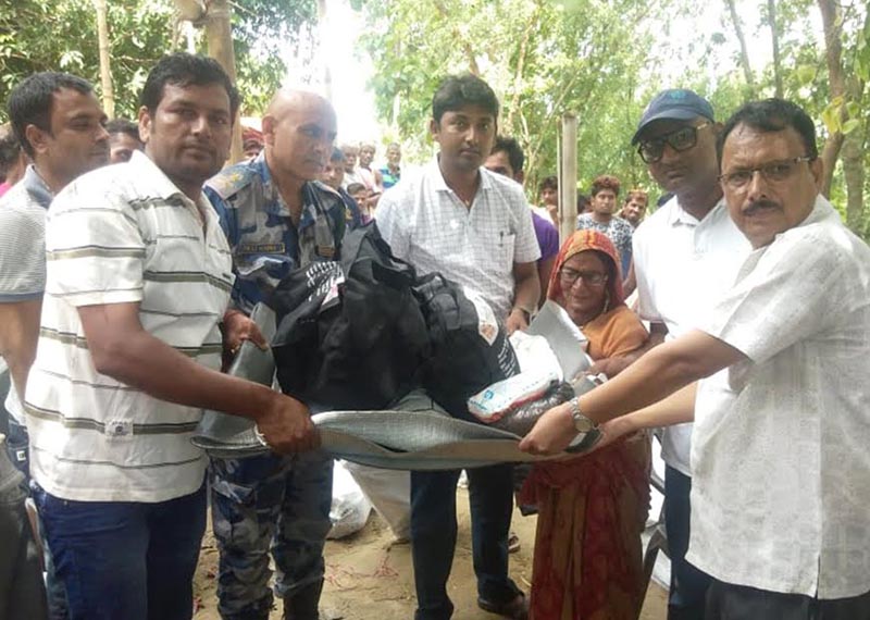 Chief District Officer Kiran Thapa (right) distributing relief materials to flood victims in Durga Bhagwati Rural Municipality, Rautahat, on Saturday. Photo: THT
