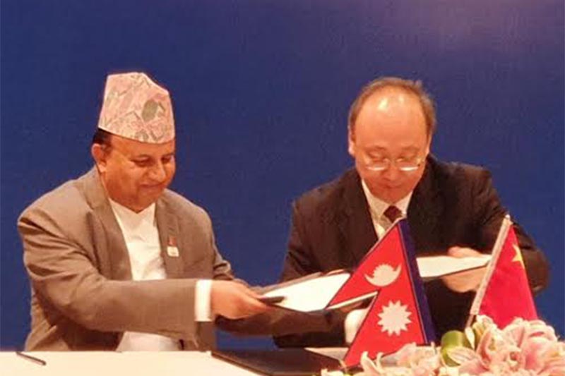 Province 5 Chief Minister Shankar Pokharel and Sichuan Province Governor Yin Li signing agreement letters establishing sisterly relations between the two provinces, in Sichuan, on Wednesday, July 3, 2019. Photo: THT