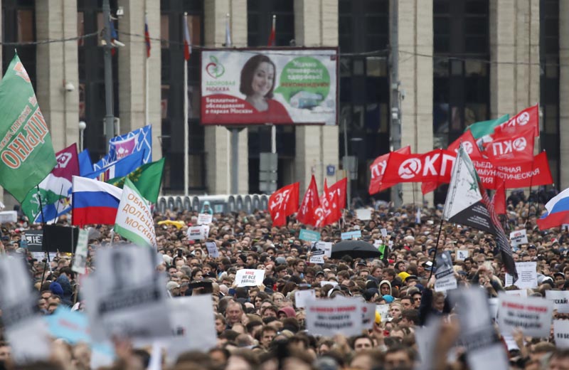 People attend a rally to demand authorities allow opposition candidates to run in the upcoming local election in Moscow, Russia August 10, 2019. Photo: Reuters