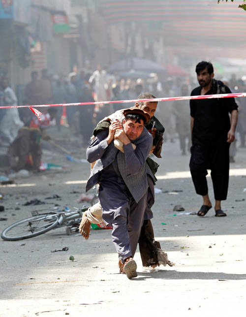 A man caries a wounded person to the hospital after a blast in Jalalabad, Afghanistan August 19, 2019. Photo: Reuters