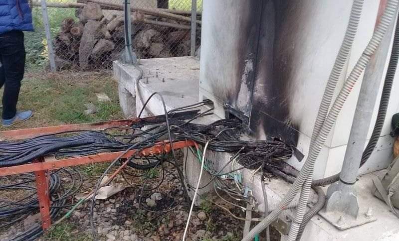 A view of wires and devices of Ncell tower damaged in an arson attack allegedly carried out by cadres of Netra Bikram chand (Biplav)-led Communist Party of Nepal, at Jali. in Dhangadi Sub-Metropolitan City-3 of Kailali district,  on Wednesday, July 31, 2019. Photo: Tekendra Deuba/THT