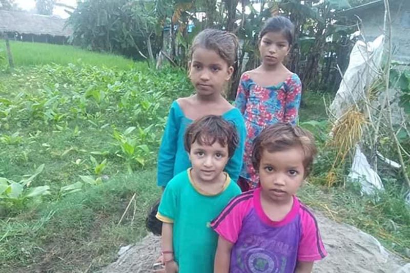 This image shows four daughters of the woman who died from snakebite in Ghodaghodi area of Ghodaghodi Municipality-1 in Kailali district, on Friday, August 23, 2019. Photo: Tekendra Deuba/THT