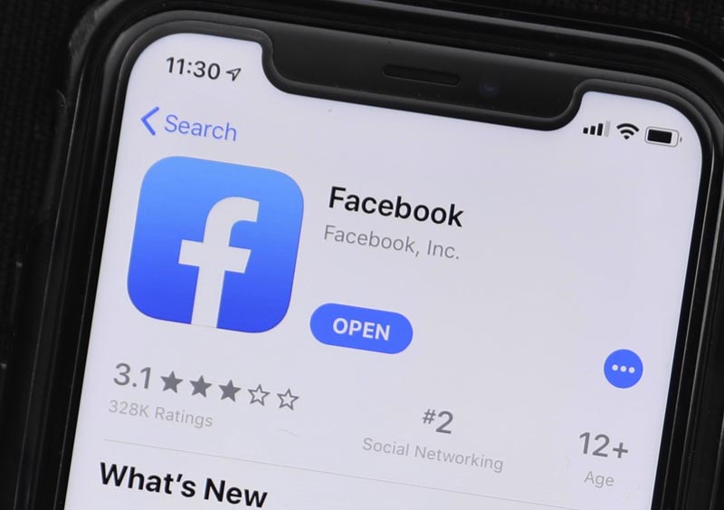 This image shows an update information of Facebook application on a mobile phone displayed at a store in Chicago, on Monday, July 30, 2019. Photo: AP