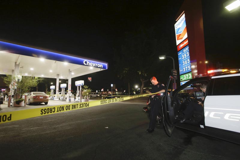 Garden Grove police stand watch at the scene of a stabbing in Garden Grove, California, Wednesday, August 7, 2019. Photo: AP