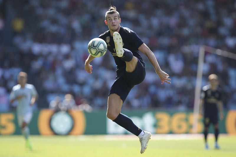 Real Madrid's Gareth Bale jumps to control the ball during La Liga soccer match between Celta and Real Madrid at the Balaídos Stadium in Vigo, Spain, Saturday, August 17, 2019. Photo: AP