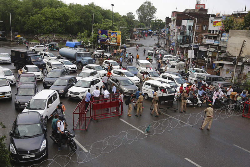 Barricades are set up by Indian police to prevent the movement of vehicles during curfew like restrictions in Jammu, India, on Monday, August 5, 2019. An indefinite security lockdown was in place in the Indian-controlled portion of divided Kashmir on Monday, stranding millions in their homes as authorities also suspended some internet services and deployed thousands of fresh troops around the increasingly tense region. Photo: AP