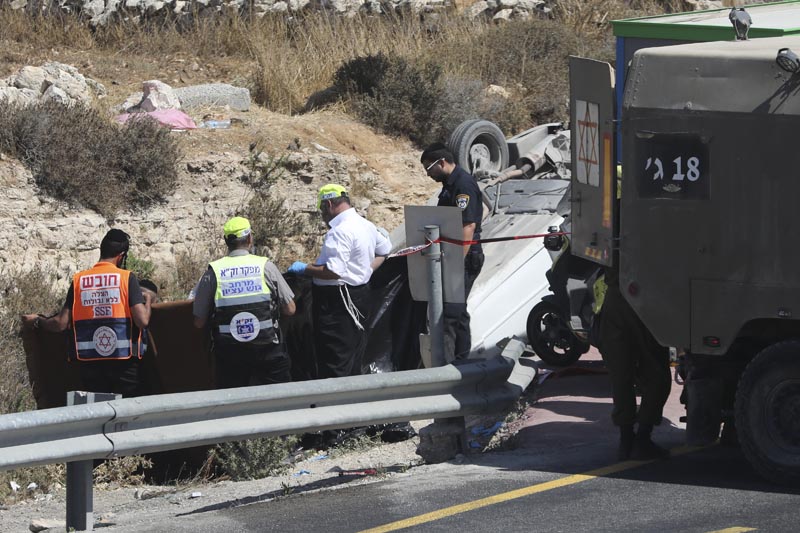 Israeli security and emergency services stand at the scene of an car ramming attack near Gush Etzion settlement cluster in the West Bank, Friday, August 17, 2019. Photo: AP
