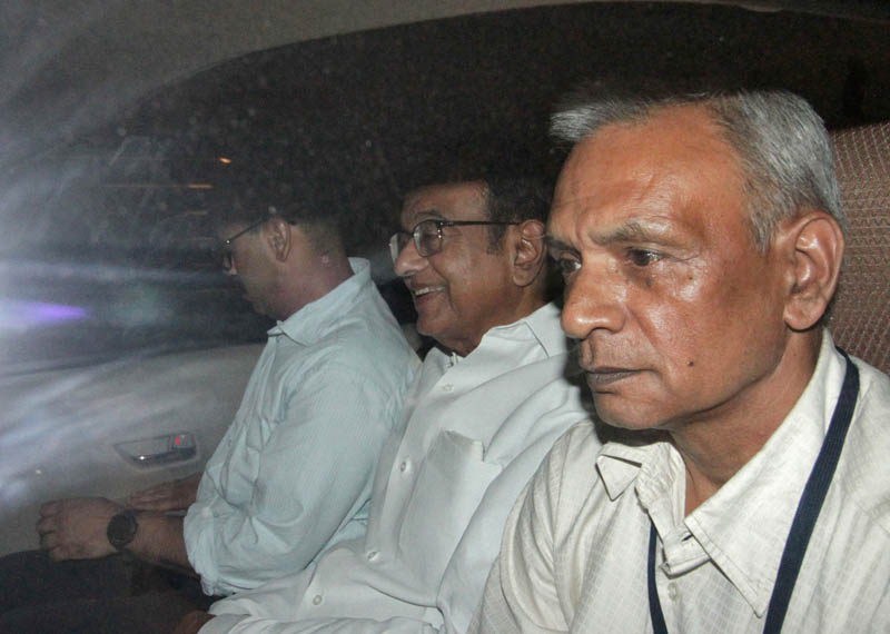 India's former Finance Minister Palaniappan Chidambaram (C) sits in a vehicle after he was arrested by the Central Bureau of Investigation (CBI) officials in his residence in New Delhi, India, August 21, 2019. Photo: Reuters