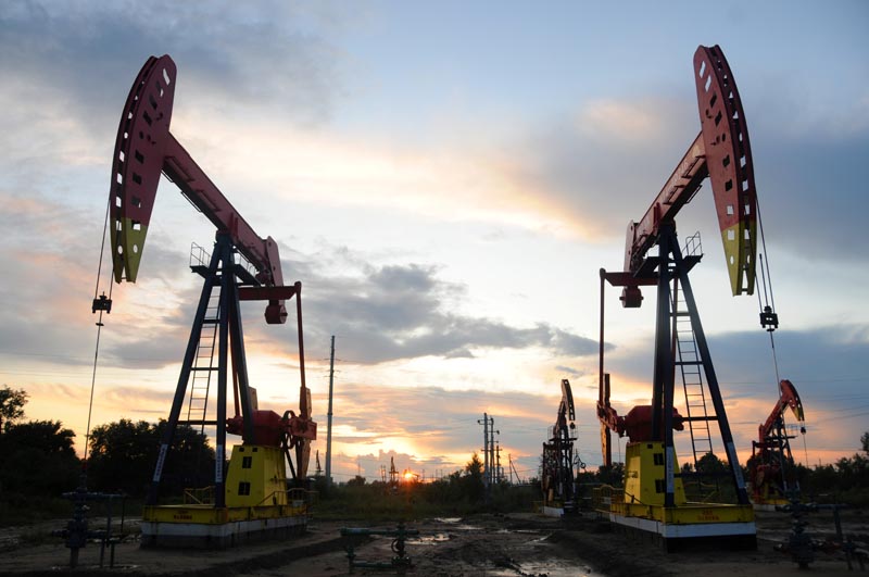 Pumpjacks are seen during sunset at the Daqing oil field in Heilongjiang province, China August 22, 2019. Photo: Reuters