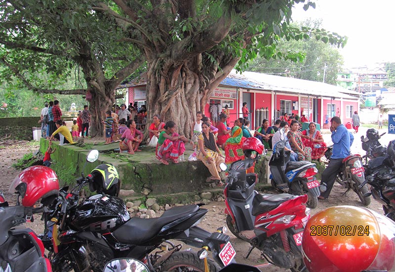 Patients waiting outside Sindhuli Hospital after the hospital could not provide them health services, on Monday, August 19, 2019. Photo: THT