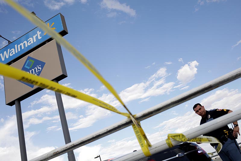 A police officer stands next to a police cordon after a mass shooting at a Walmart in El Paso,Texas, US August 3, 2019. Photo: Reuters