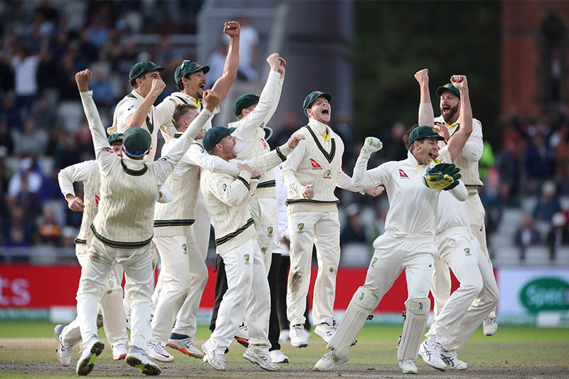 Australia's celebrate the wicket of England's Craig Overton to win the match and retain the Ashes. Photo: Reuters