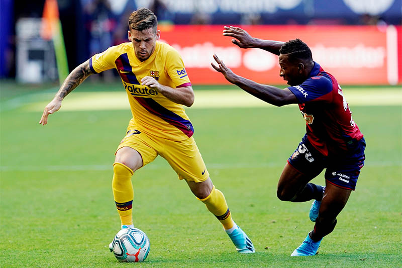Barcelona's Carles Perez in action with Osasuna's Pervis Estupinan. Photo: Reuters