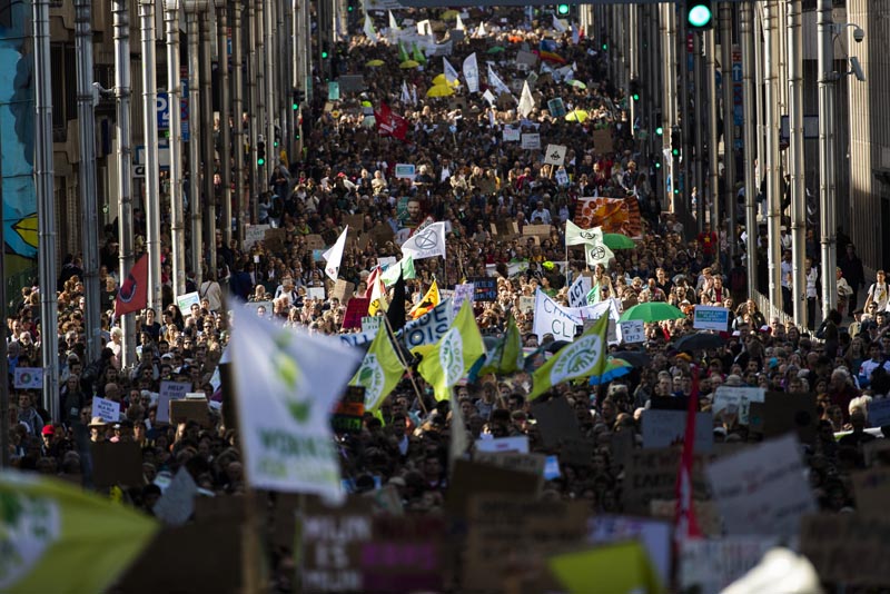 Thousands crowd main De la Loi street as they march during a climate protest in Brussels, Friday, Sept 20, 2019. Photo: AP