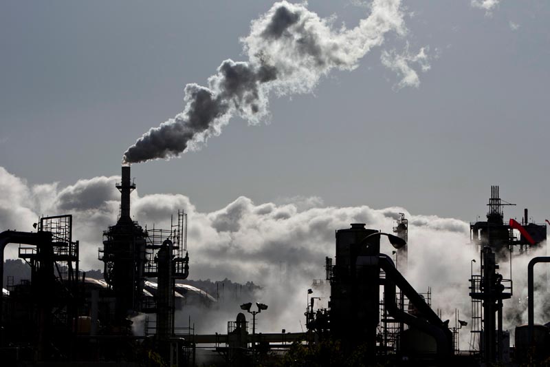 Vapor is released into the sky at a refinery in Wilmington, California March 24, 2012. Photo: Reuters/File