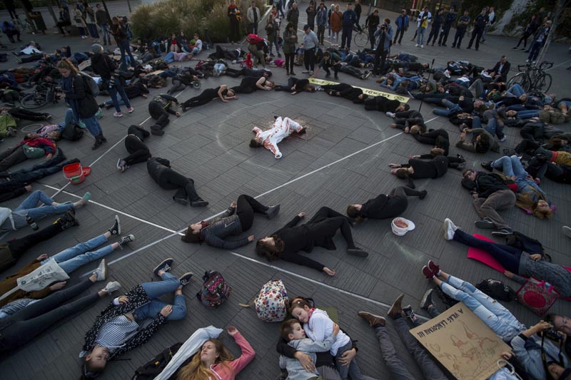 Climate protesters demonstrate in Budapest, Friday, Sept 20, 2019. Zoltan Balogh/MTI via AP