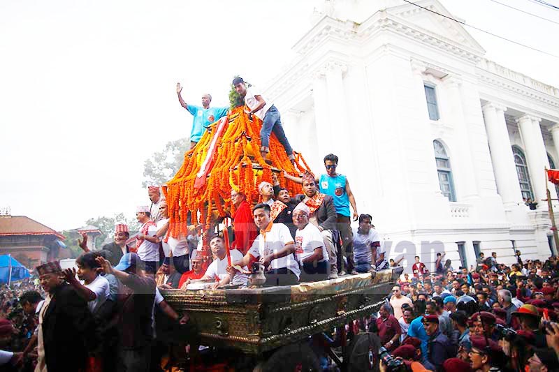 A chariot of living goddess Kumari being pulled at Basantapur Durbar Square in Kathmandu, on Friday, September 13, 2019. Photo: Skanda Gautam/THT