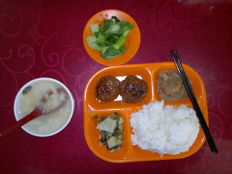 This image shows a lunch package prepared by a canteen, on December 12, 2012. Photo: Suresh Chaudhary/THT