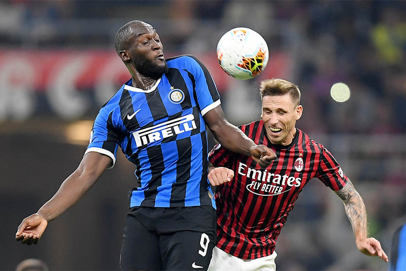 Inter Milan's Romelu Lukaku in action with AC Milan's Lucas Biglia. Photo: Reuters
