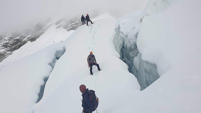 Rope fixing team on Everest: Photo Courtesy: Ang Phurba Sherpa