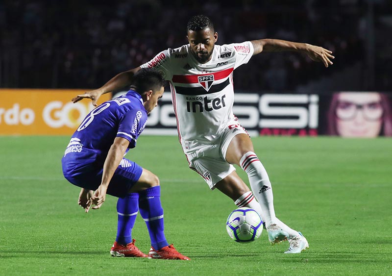 Sao Paulo's Reinaldo in action with CSA's Dawhan during the Brasileiro Championship match between Sao Paulo and CSA, at Morumbi Stadium, in Sao Paulo, Brazil, on September 15, 2019. Photo: Reuters