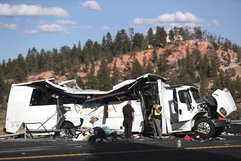 Authorities work the scene where at least four people were killed in a tour bus crash near Bryce Canyon National Park, Friday, Sept 20, 2019, in Utah. Photo: Spenser Heaps/The Deseret News via AP