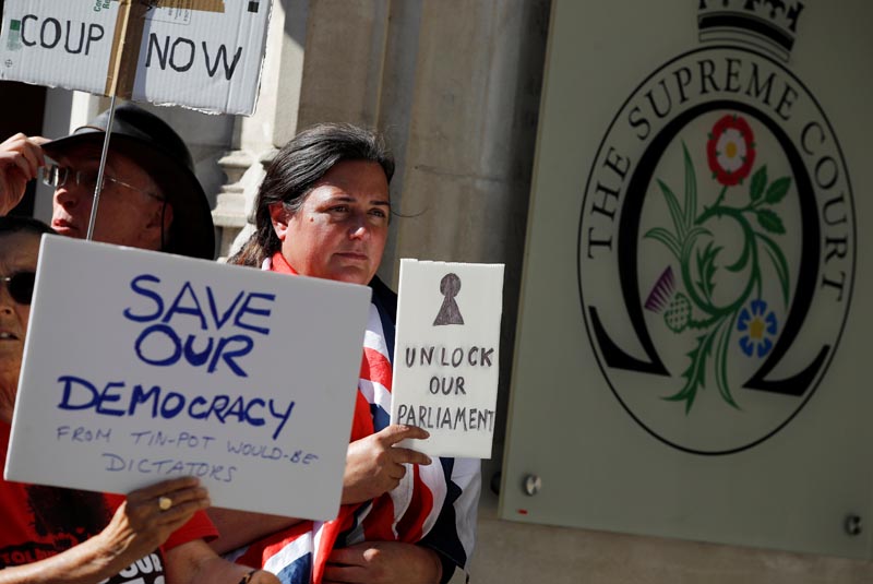 People protest outside the Supreme Court of the United Kingdom against Prime Minister Boris Johnson's decision to prorogue parliament, in London, Britain September 17, 2019. Photo: Reuters
