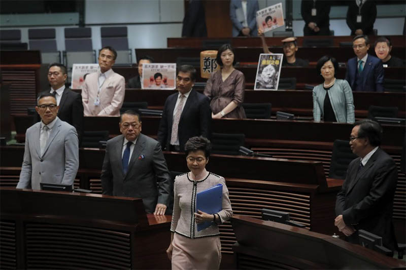 Hong Kong Chief Executive Carrie Lam, center, walks into Legislative Council in Hong Kong Wednesday, Oct. 16, 2019. Photo: AP