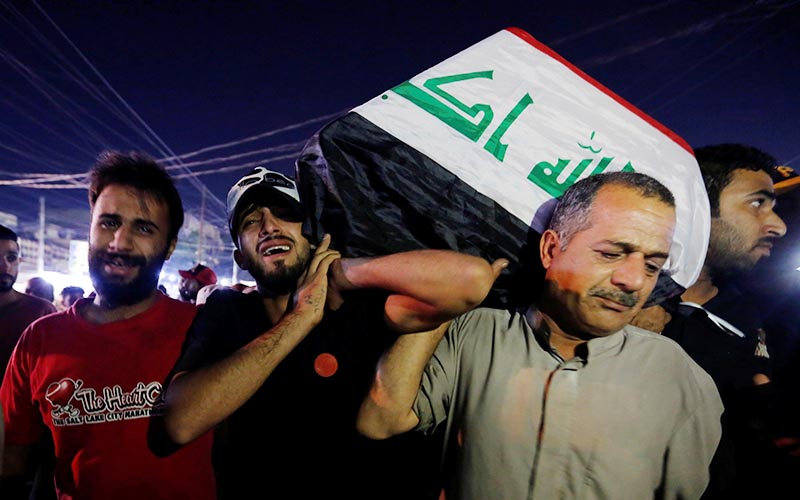 Men carry the coffin of a demonstrator who was killed during anti-government protests, in Baghdad, Iraq on Friday, October 25, 2019. Photo: Reuters