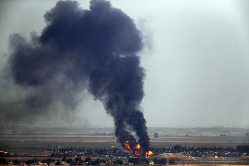 In this photo taken from the Turkish side of the border between Turkey and Syria, in Ceylanpinar, Sanliurfa province, southeastern Turkey, flames and smoke billow from a fire on a target in Ras al-Ayn, Syria, caused by shelling by Turkish forces, Thursday, October 17, 2019. Photo: AP