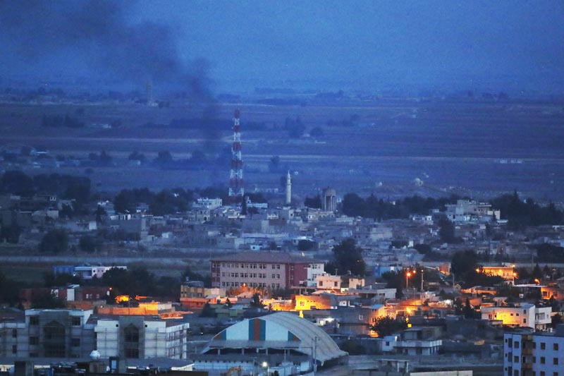 In this photo taken from the Turkish side of the border between Turkey and Syria, in Ceylanpinar, Sanliurfa province, southeastern Turkey, smoke billows from targets in Ras al-Ayn, Syria, caused by bombardment by Turkish forces, Tuesday, October 15, 2019. Photo: AP
