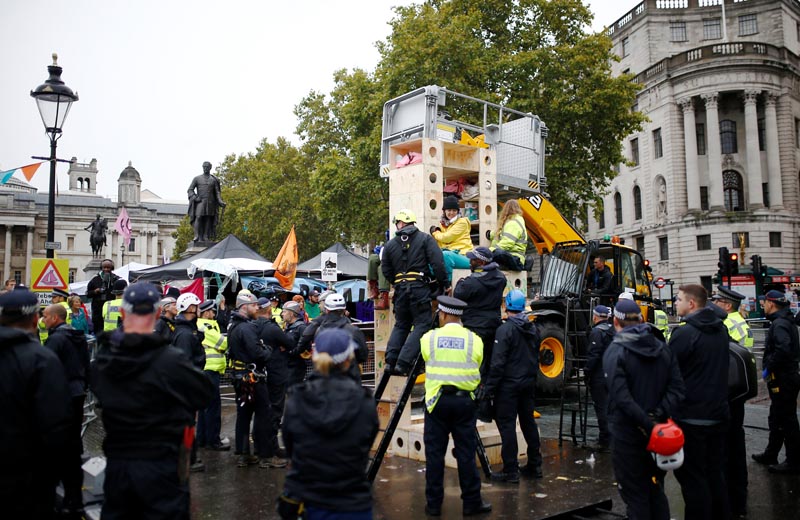 Police remove protesters at the Trafalgar Square during an Extinction Rebellion demonstration in London, Britain, October 12, 2019. Photo: Reuters