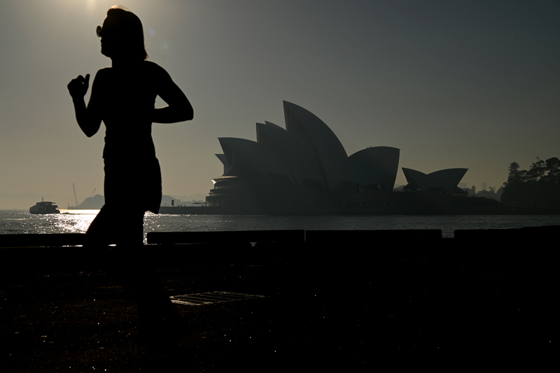 The Sydney Opera House is seen as a smoke haze hits Sydney, Australia, November 19, 2019. Photo: Reuters