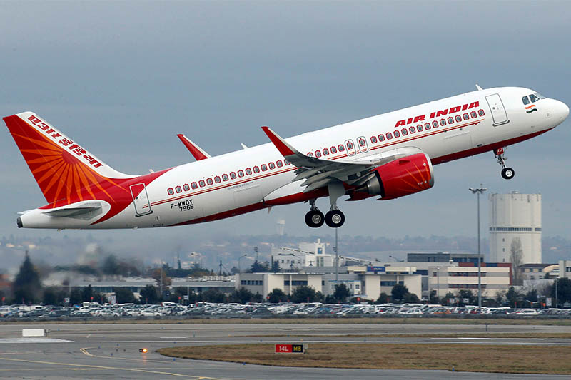 FILE PHOTO: An Air India Airbus A320neo plane takes off in Colomiers near Toulouse, France, December 13, 2017. Photo: Reuters