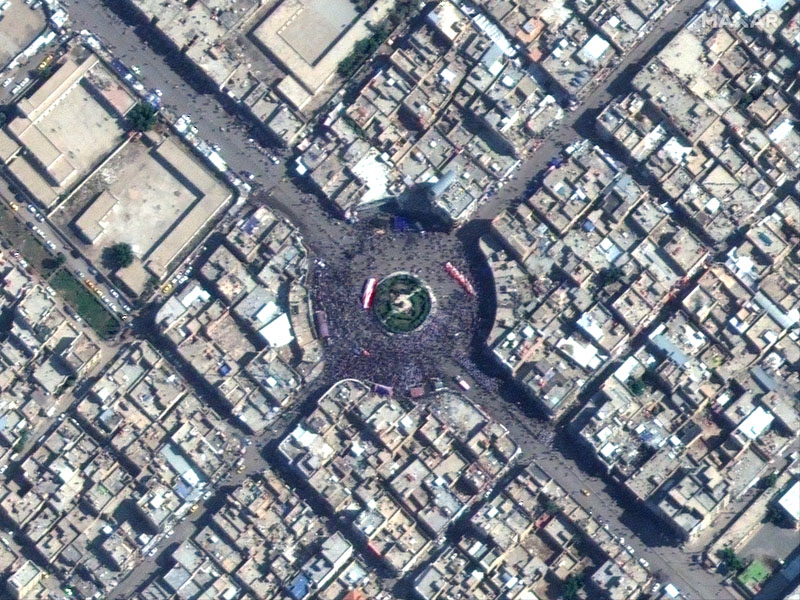 An aerial view shows protests at Al Habobi Square in Nasiriyah, Iraq October 29, 2019. Photo: Maxar Technologies/via Reuters