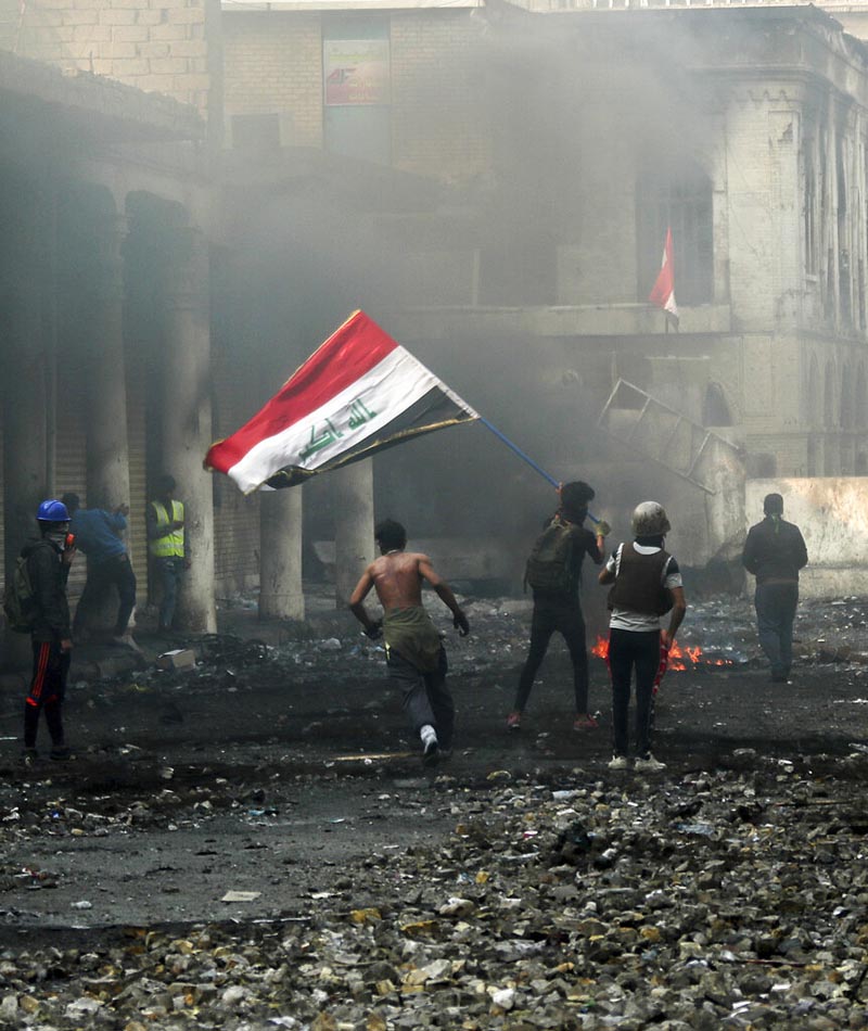 Anti-government protesters gather on Rasheed Street during clashes with security forces in Baghdad, Iraq, Friday, November 29, 2019. Photo: AP