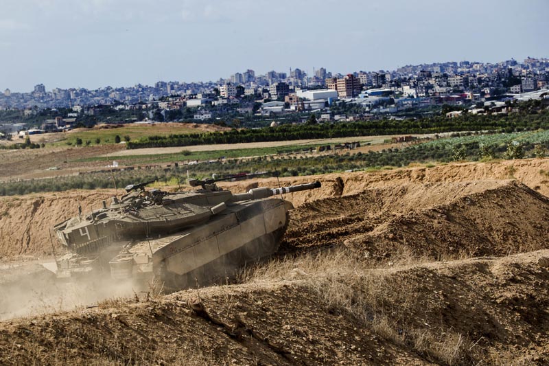 Israeli tank takes a position at the Gaza Strip border, Oct 27, 2018. Photo: AP/File