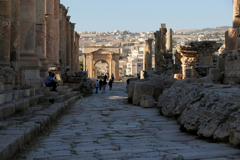 People walk along the ruins of the ancient Roman city of Jerash during the Jerash Festival of Culture and Arts in the ancient city of Jerash, north of Amman, Jordan, July 21, 2016. Photos: Reuters