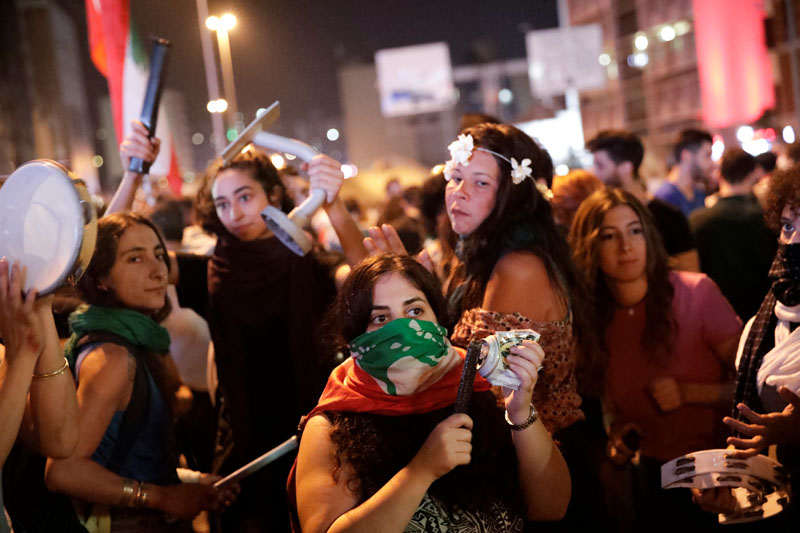 Protesters use objects to make noise at a demonstration following a broadcasted interview by Lebanese President Michel Aoun, during ongoing anti-government protests in Beirut, Lebanon November 12, 2019. Photo: Reuters