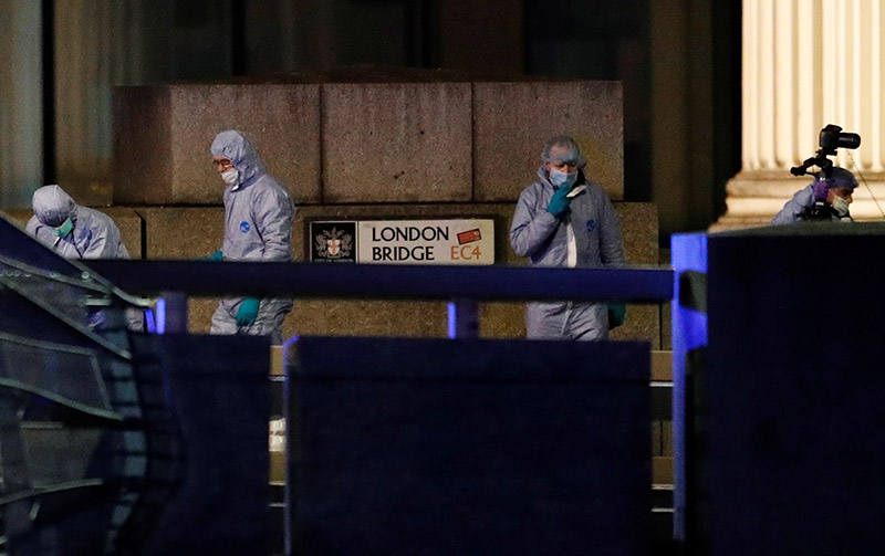 Forensics officers are seen near the site of the incident at London Bridge, in London, Britain, on November 29, 2019. Photo: Reuters